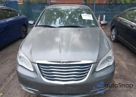 2013 Chrysler 200 Touring z USA, uszkodzony, nr VIN 1C3CCBBB5DN714654